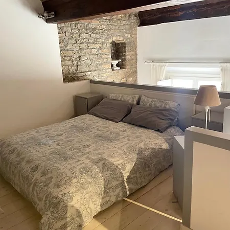 Ponte Vecchio Space فلورنس